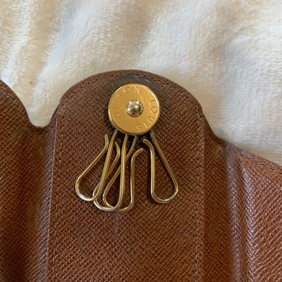 Authentic Louis Vuitton 4 Key Holder - Picture 7 of 8